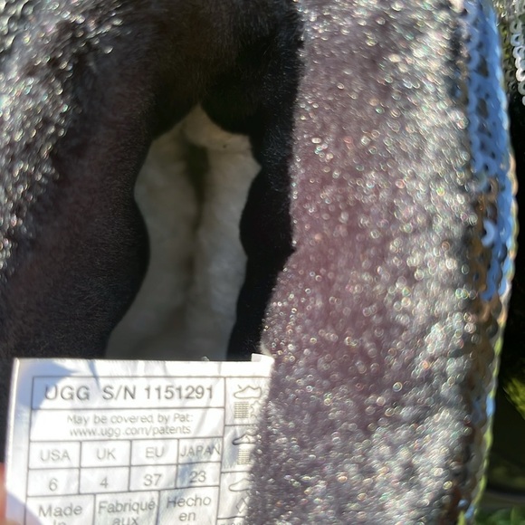 NWT UGG Mini Boots - Picture 8 of 10